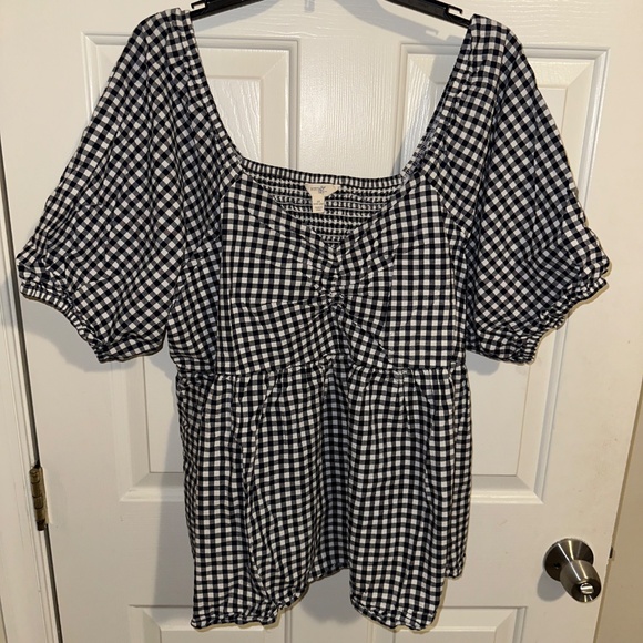 Plus Size Gingham Woven Top - Picture 8 of 8